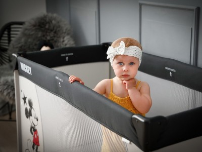 Hauck Disney Dream N Play - Mickey Stars | Travel Cot