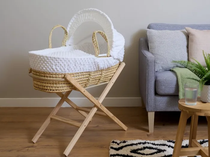 Dimple Palm Moses Basket & Natural Folding Stand - White