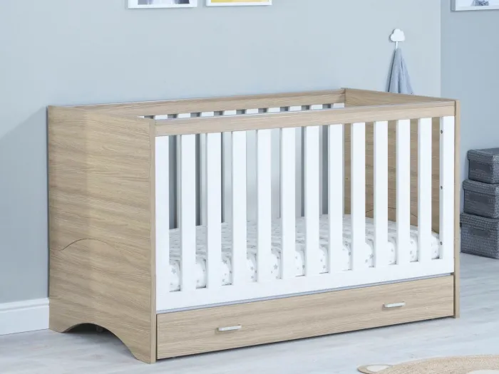 Babymore Veni Cot Bed With Drawer – Oak White